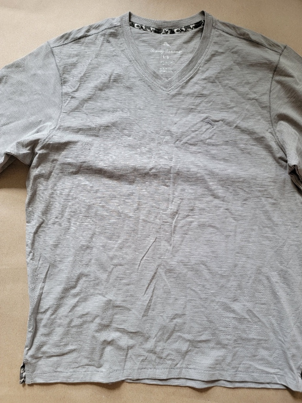 Tommy Bahama Men’s Cotton V‑Neck – L – Made in Peru